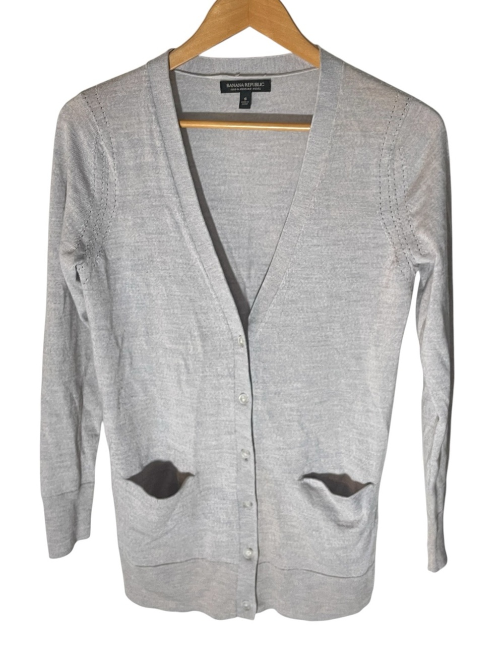 TT1- Banana Republic Light Gray V-Neck Button Front Cardigan Merino Wool Sweater